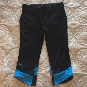 Black under armor crop leggings